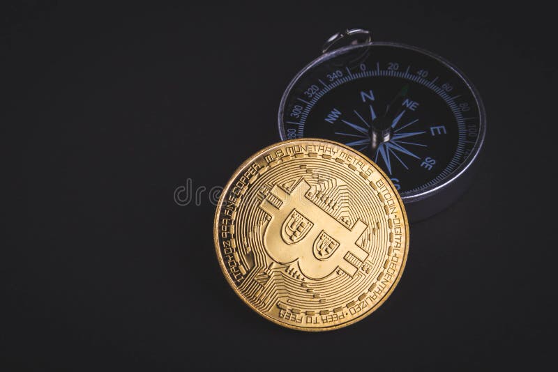 Bussola e bitcoin. viaggiare e critocratiche. acquisto di biglietti con monete in euro. fotografia stock libera da diritti