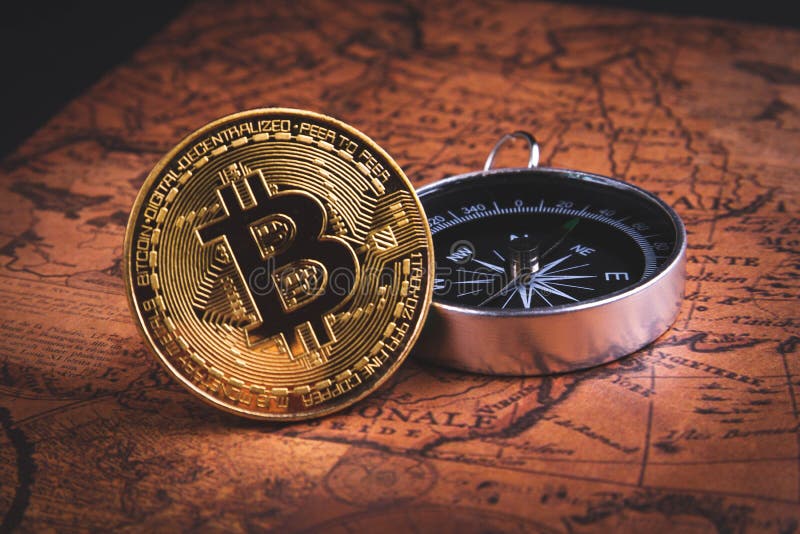 Bussola e bitcoin. viaggiare e critocratiche. acquisto di biglietti con monete in euro. immagini stock libere da diritti