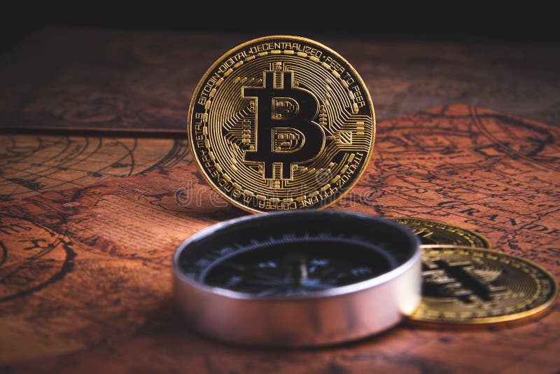 Bussola e bitcoin. viaggiare e critocratiche. acquisto di biglietti con monete in euro. fotografia stock