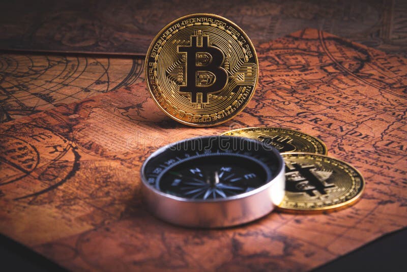 Bussola e bitcoin. viaggiare e critocratiche. acquisto di biglietti con monete in euro. immagini stock libere da diritti