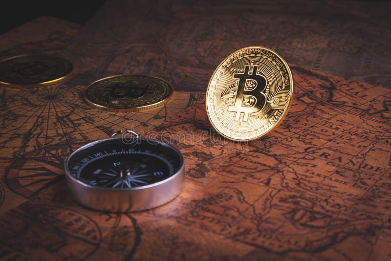 Bussola e bitcoin. viaggiare e critocratiche. acquisto di biglietti con monete in euro. fotografie stock