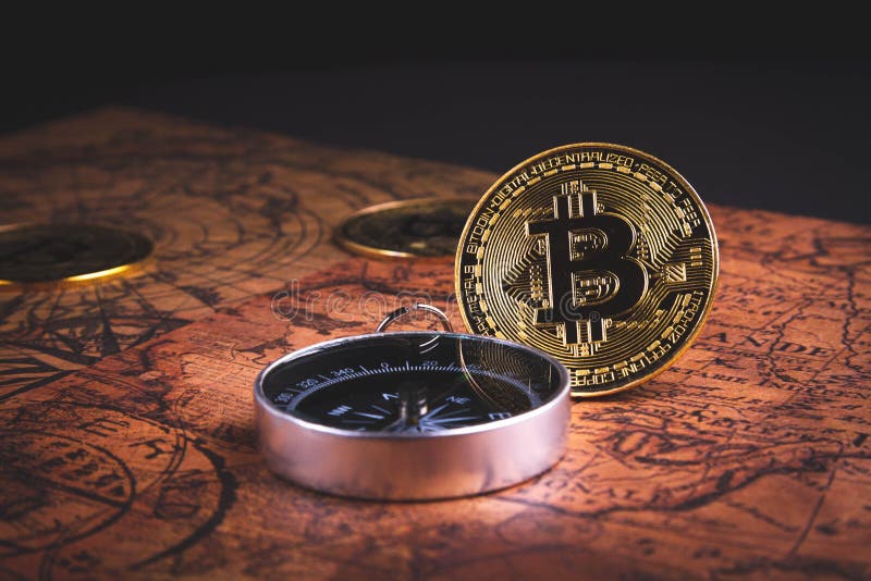 Bussola e bitcoin. viaggiare e critocratiche. acquisto di biglietti con monete in euro. immagine stock libera da diritti