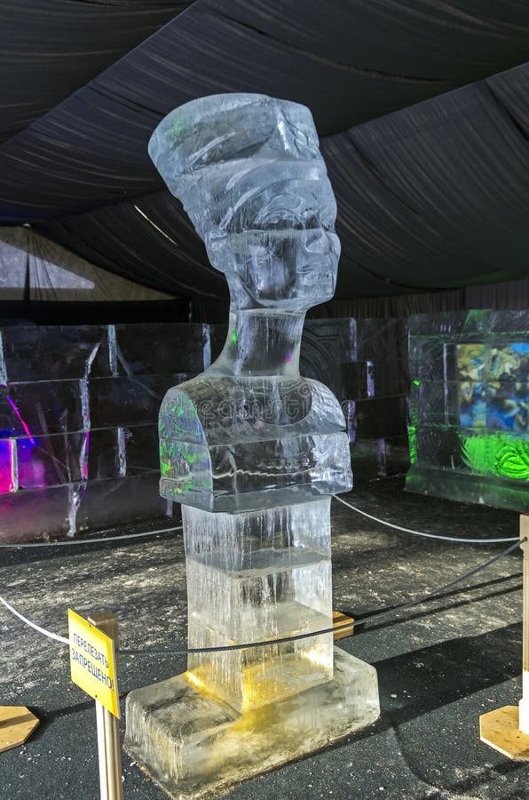 https://thumbs.dreamstime.com/b/bust-queen-nefertiti-exhibition-ice-sculptures-moscow-sokolniki-park-49518790.jpg