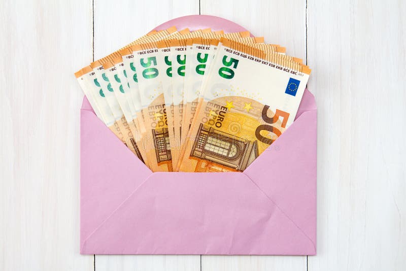 Busta rosa con le euro fatture fotografie stock libere da diritti Busta rosa con le euro fatture fotografie stock libere da diritti