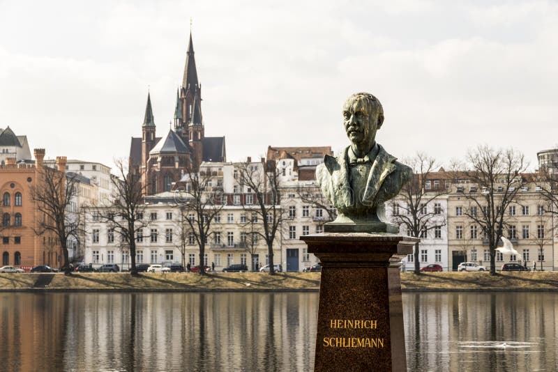 Buste de Heinrich Schliemann, Schwerin, Allemagne photo libre de droits Buste de Heinrich Schliemann, Schwerin, Allemagne photo libre de droits
