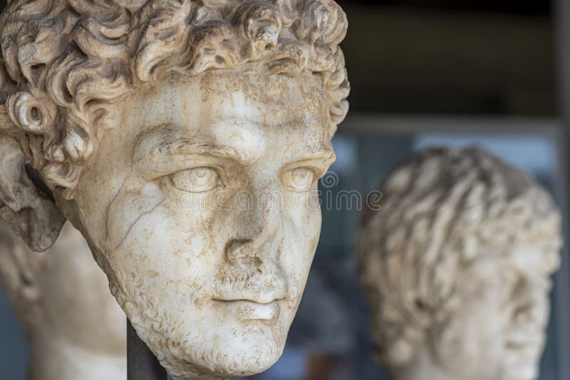 Busto de la mujer desconocida griega femenina imagen de archivo Busto de la mujer desconocida griega femenina imagen de archivo