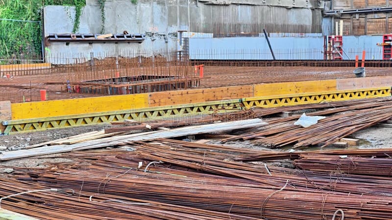 A view of the construction site showing rebar, framework, and materials vital for building strong foundations. Load structural stock images, royalty-free photos and pictures