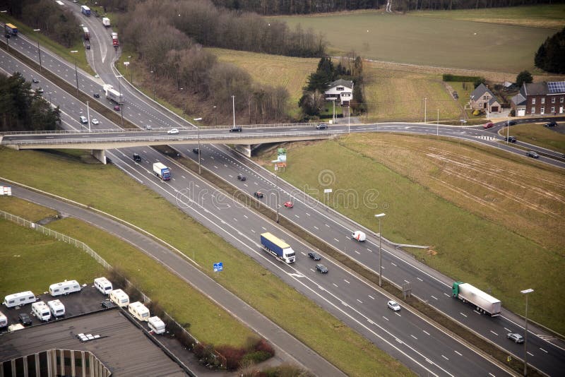 busy highway στοκ φωτογραφία με δικαίωμα ελεύθερης χρήσης busy highway στοκ φωτογραφία με δικαίωμα ελεύθερης χρήσης