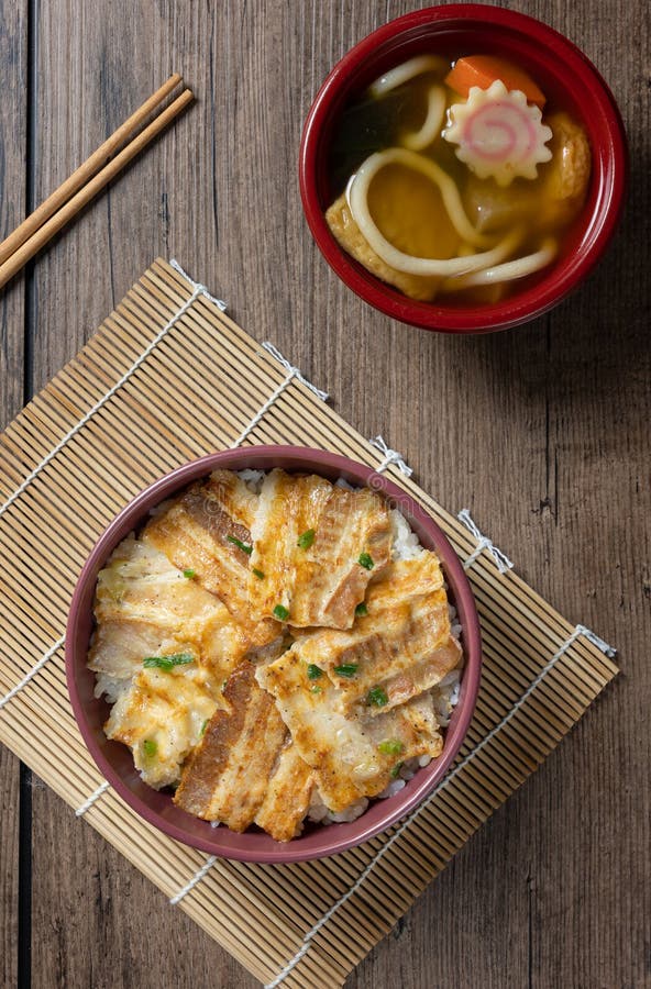 Butadon, Japanese rice bowl dish consisting of bowl of rice topped with pork belly simmered