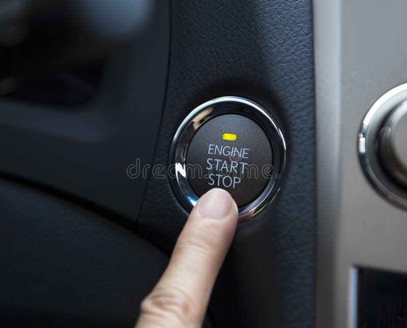 Buton de pornire a motorului unei mașini stock image