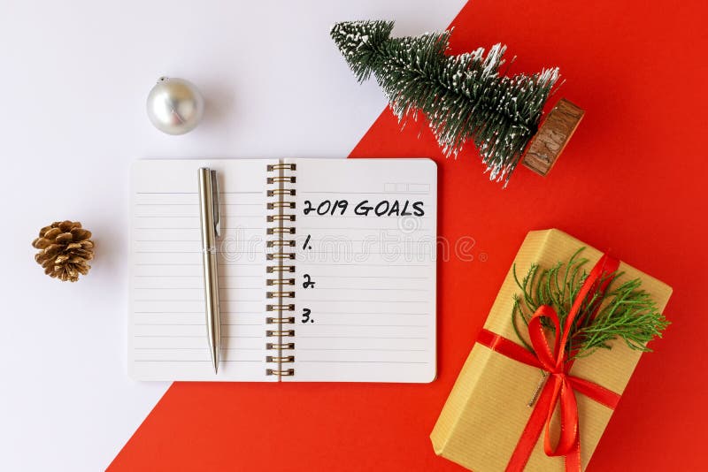 2019 buts textotent sur la tasse de bloc-notes photo stock 2019 buts textotent sur la tasse de bloc-notes photo stock