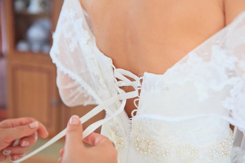 Buttoning wedding dress