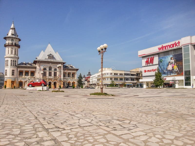 Buzau Palast Und Winmarkt Und H M Markt Vom Buzau Rumanien Und Vom Dacia Quadrieren Redaktionelles Stockbild Bild Von Europa Grenzstein 75727779