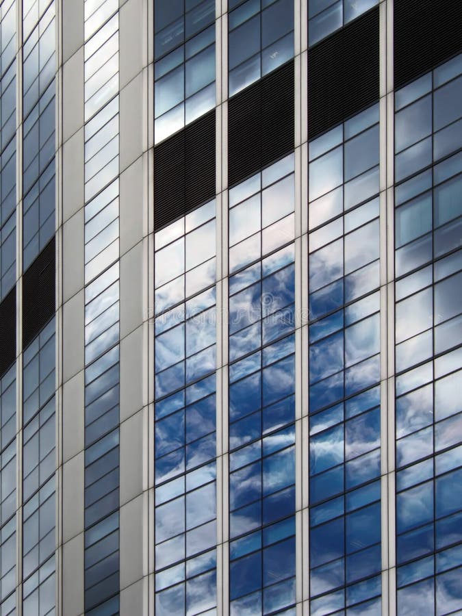 byggande moderna kontorsreflexioner royaltyfri bild byggande moderna kontorsreflexioner royaltyfri bild