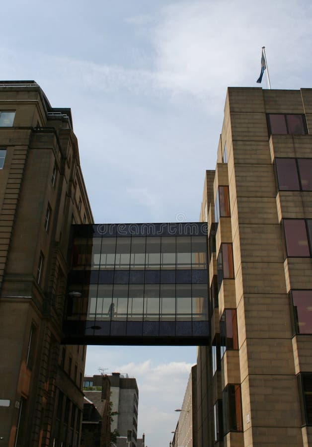 byggnader som länkar ihop kontorswalkwayen arkivfoto byggnader som länkar ihop kontorswalkwayen arkivfoto