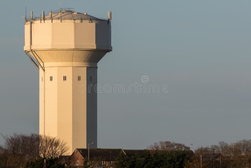 Byggt i 1902 Massiv byggnad för lagring för vattentryck Caister Norfolk UK royaltyfri fotografi Byggt i 1902 Massiv byggnad för lagring för vattentryck Caister Norfolk UK royaltyfri fotografi