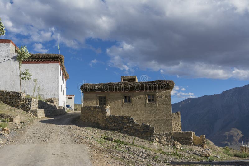 Byhus i byn Kibber Village,Spiti Valley,Himachal Pradesh,Indien arkivbild Byhus i byn Kibber Village,Spiti Valley,Himachal Pradesh,Indien arkivbild