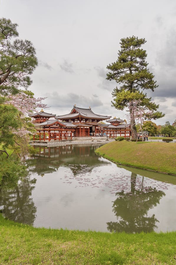 Byodo-in tempio buddista a Kyoto, il Giappone immagini stock libere da diritti Byodo-in tempio buddista a Kyoto, il Giappone immagini stock libere da diritti