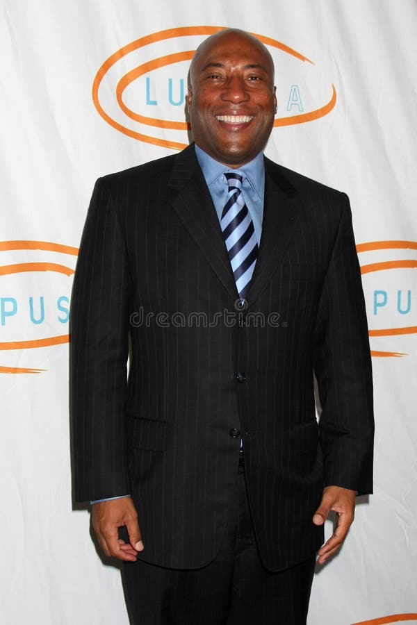 LOS ANGELES - NOV 4: Byron Allen arrives at the 9th Annual Lupus LA Hollywood Bag Ladies Luncheon at Beverly Wilshire Four Seasons Hotel on November 4, 2011 in Beverly Hills, CA. LOS ANGELES - NOV 4: Byron Allen arrives at the 9th Annual Lupus LA Hollywood Bag Ladies Luncheon at Beverly Wilshire Four Seasons Hotel on November 4, 2011 in Beverly Hills, CA