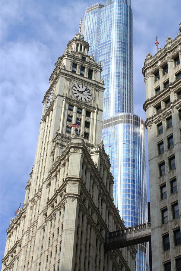 Bâtiment de Chicago Wrigley et tour d'atout image stock
