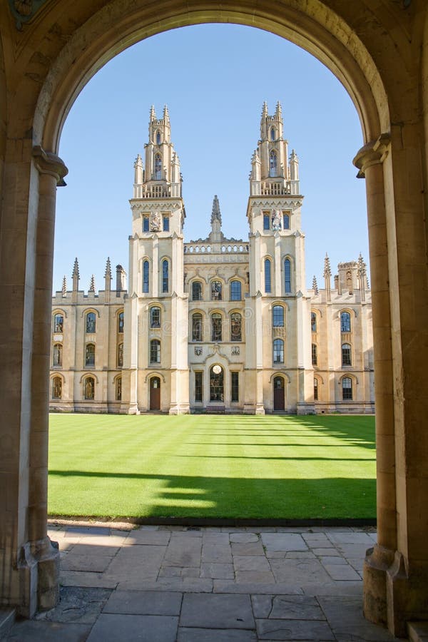 Bâtiment historique d'Université d'Oxford, toute l'université d'âme, Oxfordshire, Angleterre photo stock Bâtiment historique d'Université d'Oxford, toute l'université d'âme, Oxfordshire, Angleterre photo stock