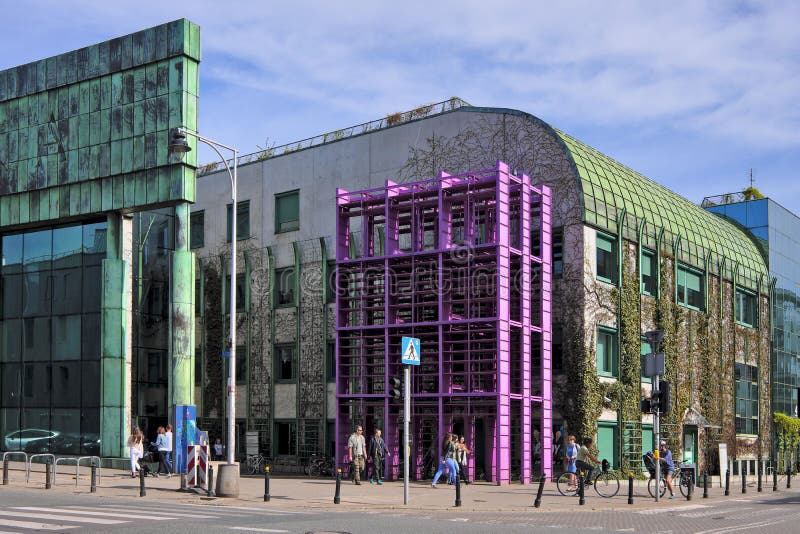 Bâtiment principal de bibliothèque universitaire de Varsovie, Pologne - de Varsovie dans photo stock Bâtiment principal de bibliothèque universitaire de Varsovie, Pologne - de Varsovie dans photo stock
