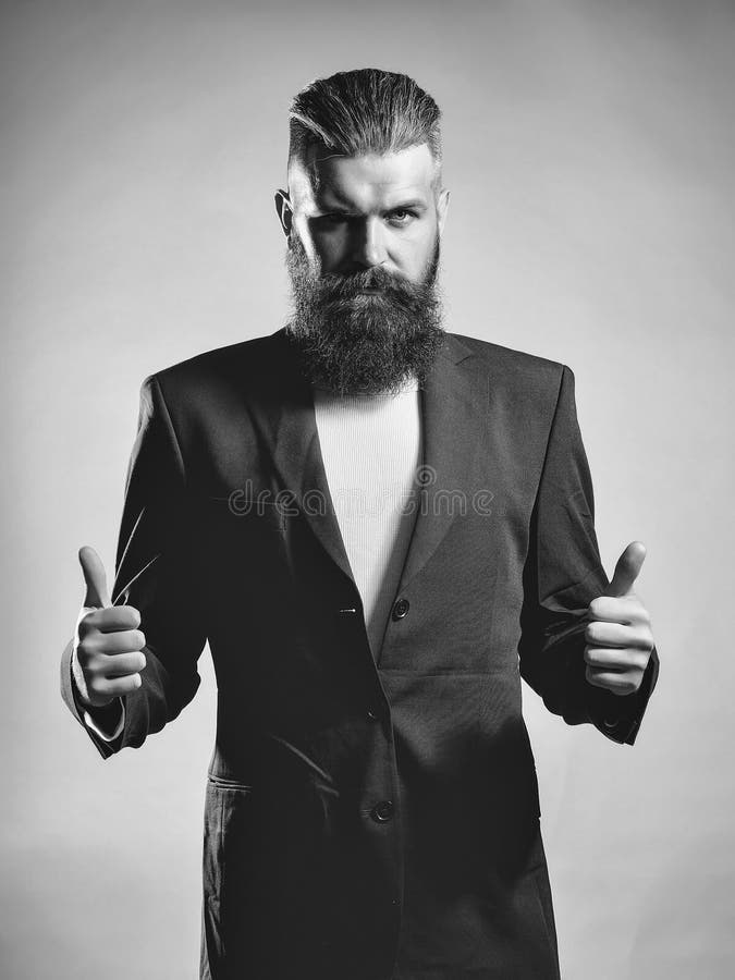 Bärtiger gutaussehender Mann in der Jacke lizenzfreie stockfotos Bärtiger gutaussehender Mann in der Jacke lizenzfreie stockfotos