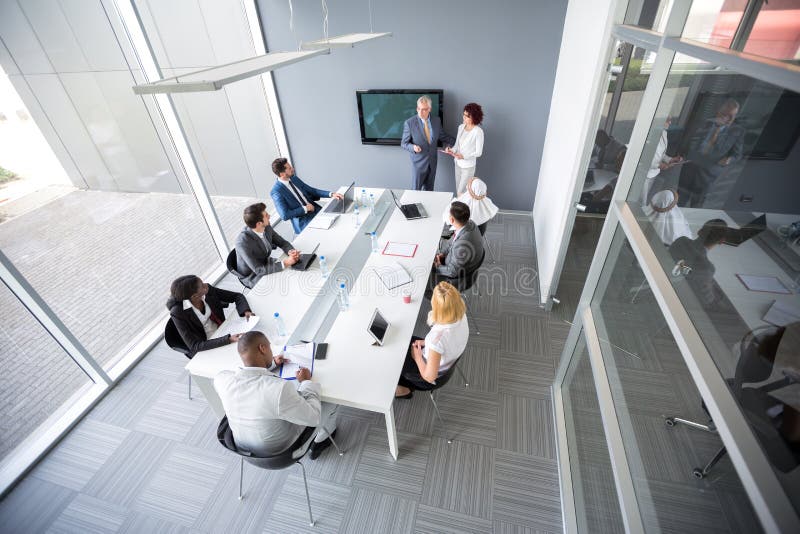 Toppvy av ett företagsmöte royaltyfri bild