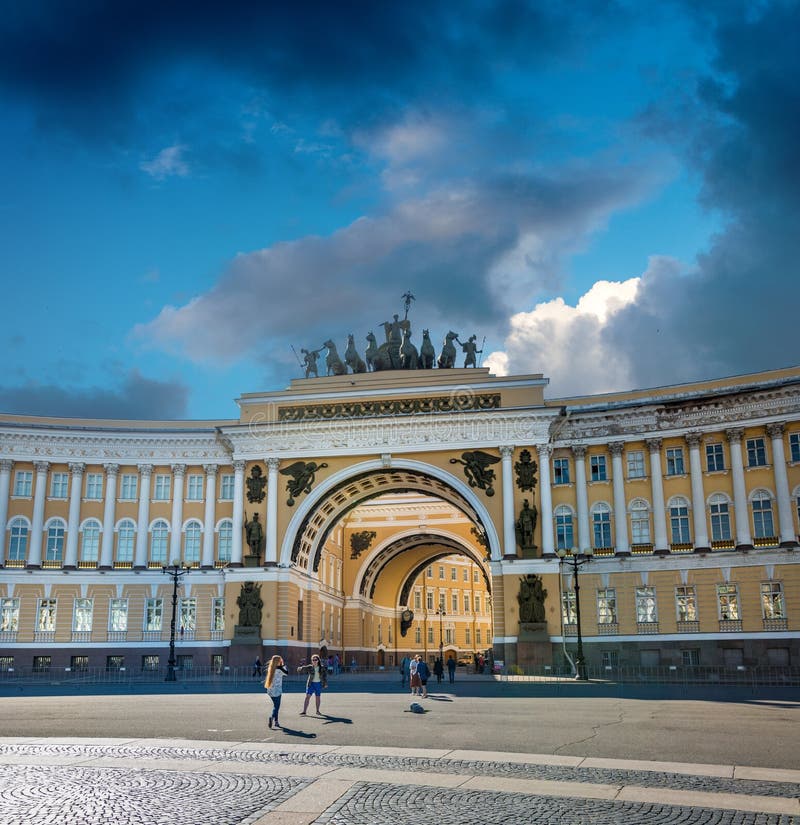 Båge av den allmänna personalen, St Petersburg, Ryssland arkivfoto Båge av den allmänna personalen, St Petersburg, Ryssland arkivfoto