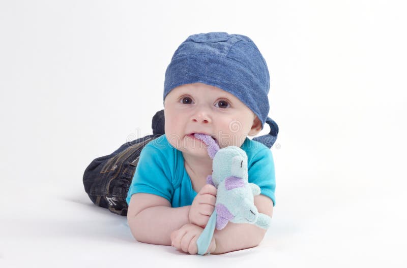 Bébé avec le jouet image stock Bébé avec le jouet image stock