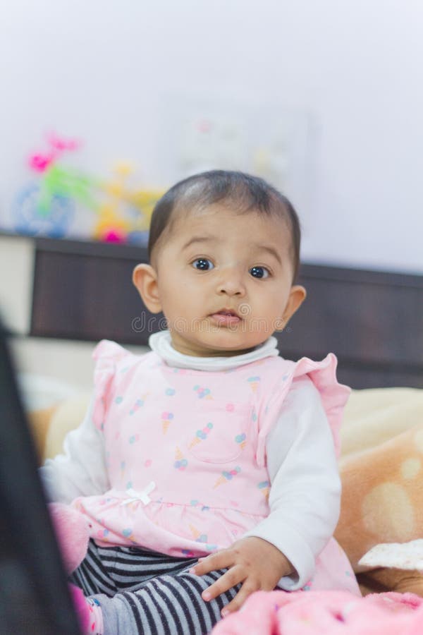 Bébé indien curieux photos stock Bébé indien curieux photos stock