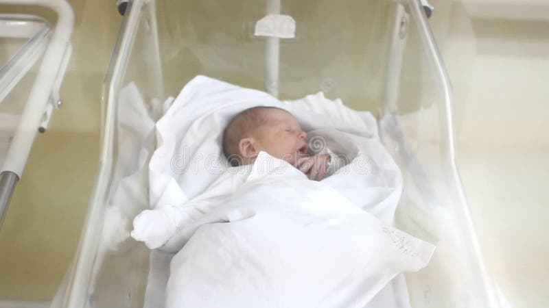 Bébé nouveau-né de sommeil