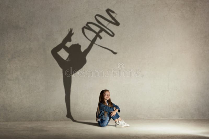 Bébé rêvant de la profession de gymnaste Concept d'enfance
