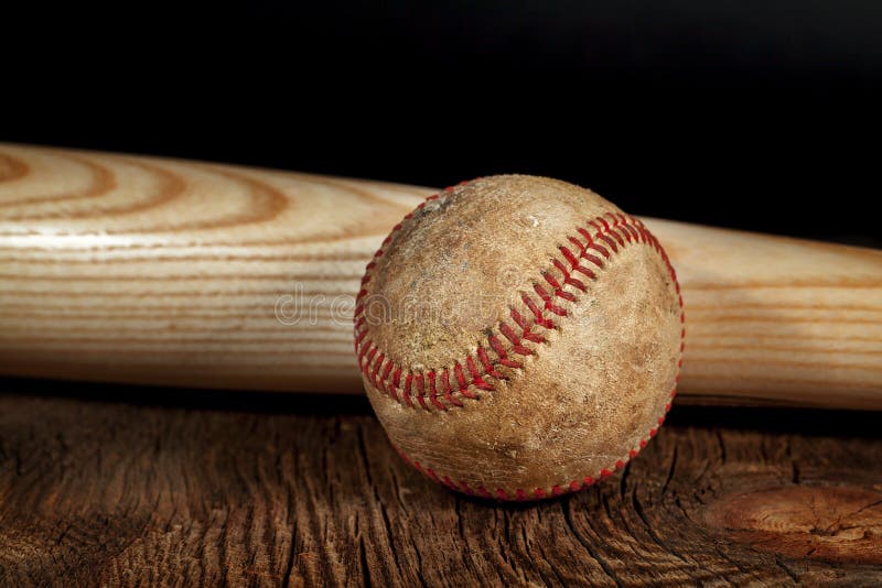 Béisbol del vintage con el palo de madera fotografía de archivo Béisbol del vintage con el palo de madera fotografía de archivo