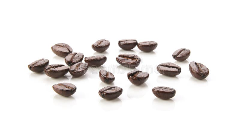 Bönor frukosterar ideal isolerad makro för kaffe över white På vitbakgrund royaltyfria foton