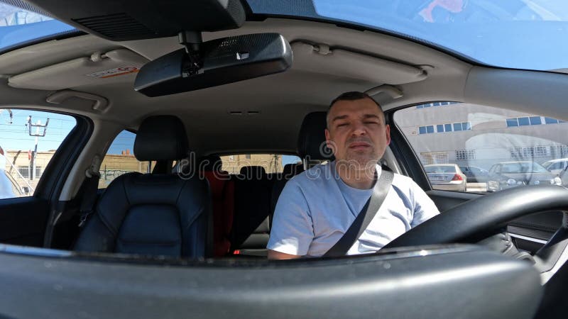 Búsqueda de estacionamiento en el coche