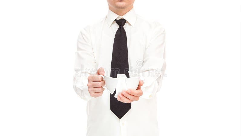 Bărbat cu față în cămașă cu cravată care ține cu calm cupă spartă. stock photography