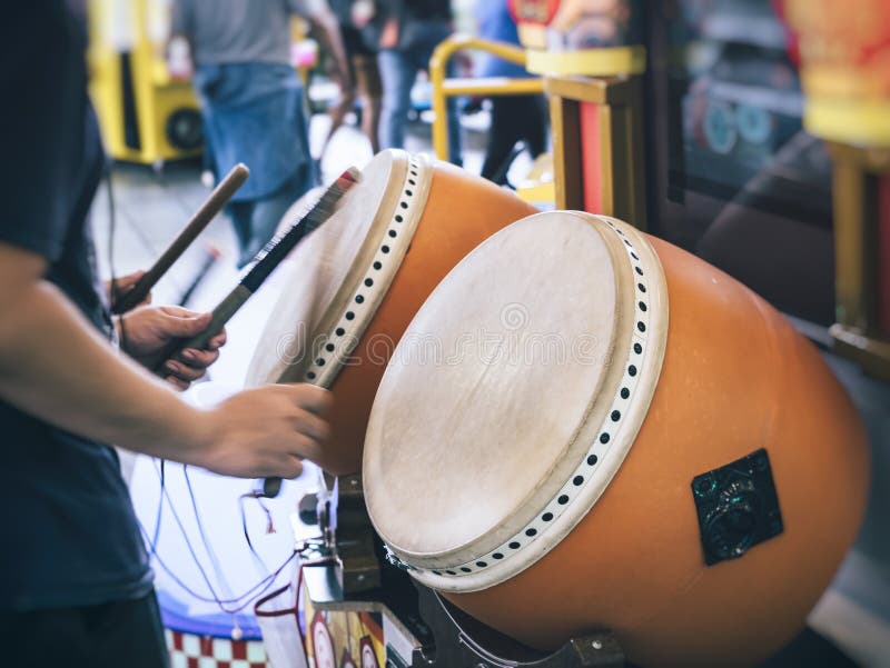 Bębni gracza Tradycyjnego stylu Japonia rozrywki festiwalu wydarzenie obrazy stock Bębni gracza Tradycyjnego stylu Japonia rozrywki festiwalu wydarzenie obrazy stock