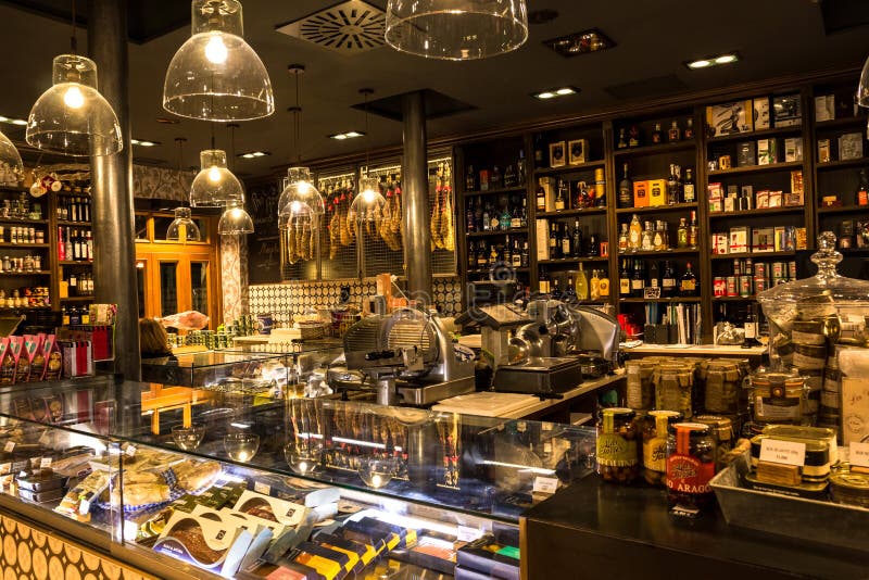 Błyskotliwy sklep jedzenie i napój w Bilbao, Hiszpania