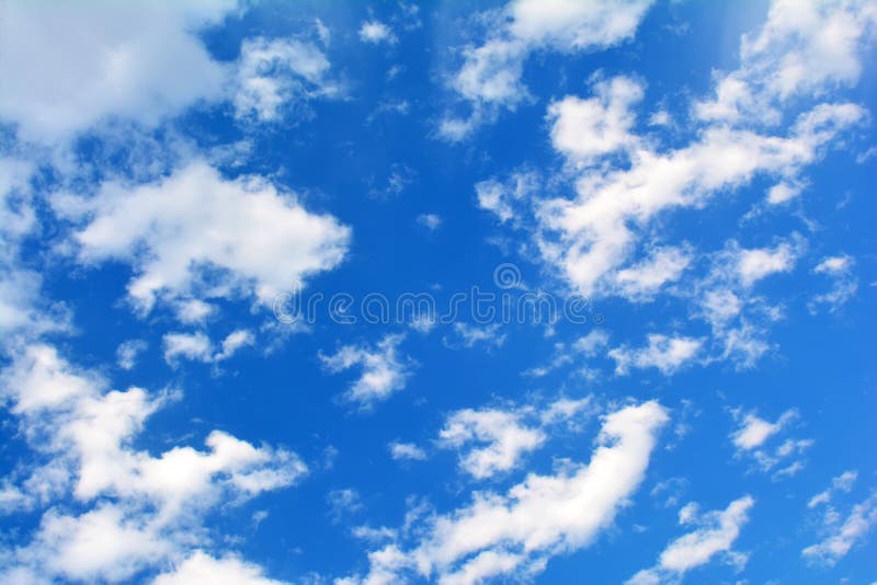 Błękitny chmurny niebo, wysoka rozdzielczość obrazek