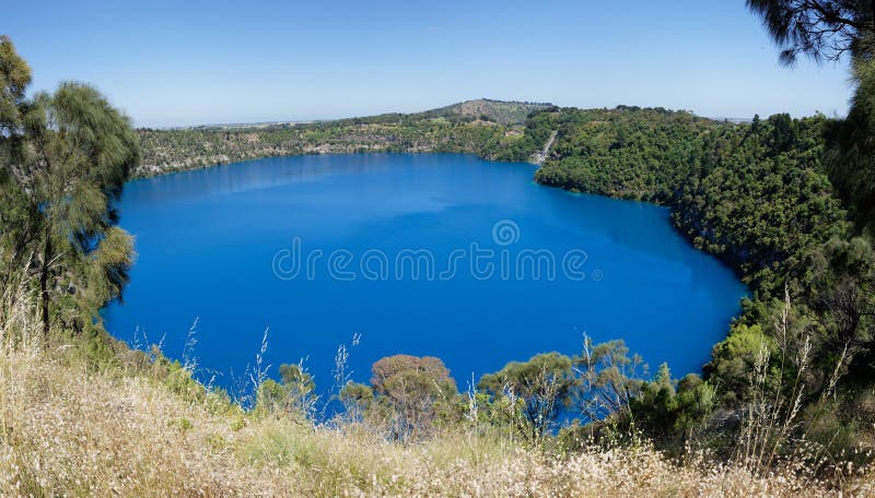 Błękitny Jeziorny panoramiczny widok, góra gambir, Południowy Australia zdjęcie royalty free Błękitny Jeziorny panoramiczny widok, góra gambir, Południowy Australia zdjęcie royalty free