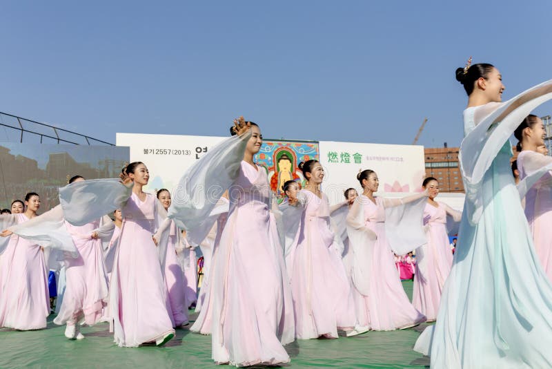Celebration D Anniversaire De La Coree Bouddha Image Stock Editorial Image Du Tradition Femelle
