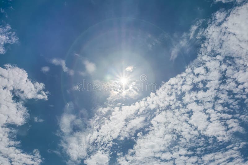 Torre Da Estratosfera No Céu Nublado Imagem Editorial - Imagem de