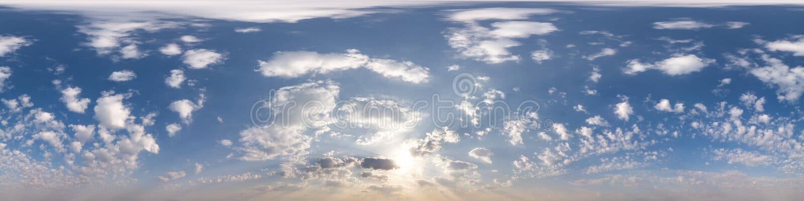 Céu azul claro com sol escaldante. Panorama hdri sem costura 360 graus  ângulo vista com zênite