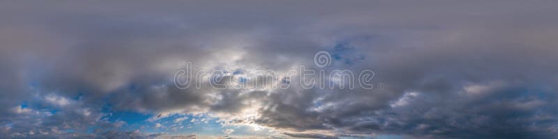 hdri 360 panorama do azul céu com cumulus nuvens com zênite dentro