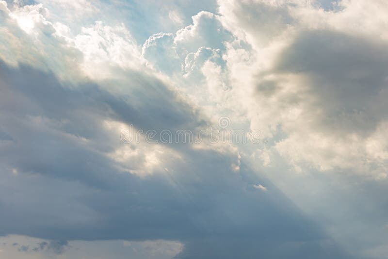 Torre Da Estratosfera No Céu Nublado Imagem Editorial - Imagem de