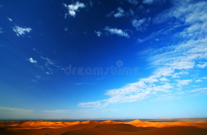 Deserto Em Um Fundo De Céu Azul Deserto Em Turnê Areia Movediça Foto E  Imagem Para Download Gratuito - Pngtree