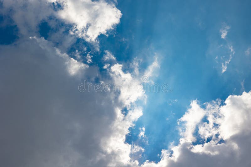 Torre Da Estratosfera No Céu Nublado Imagem Editorial - Imagem de