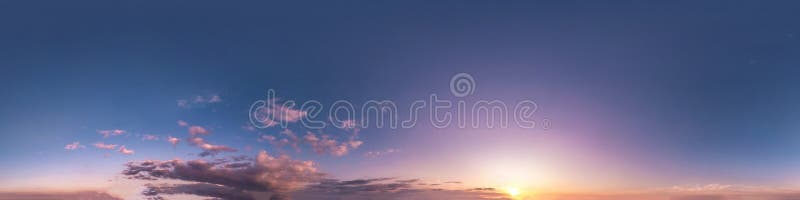 Céu Do Pôr Do Sol Com Nuvens Da Noite Como Vista Panorâmica Hdri