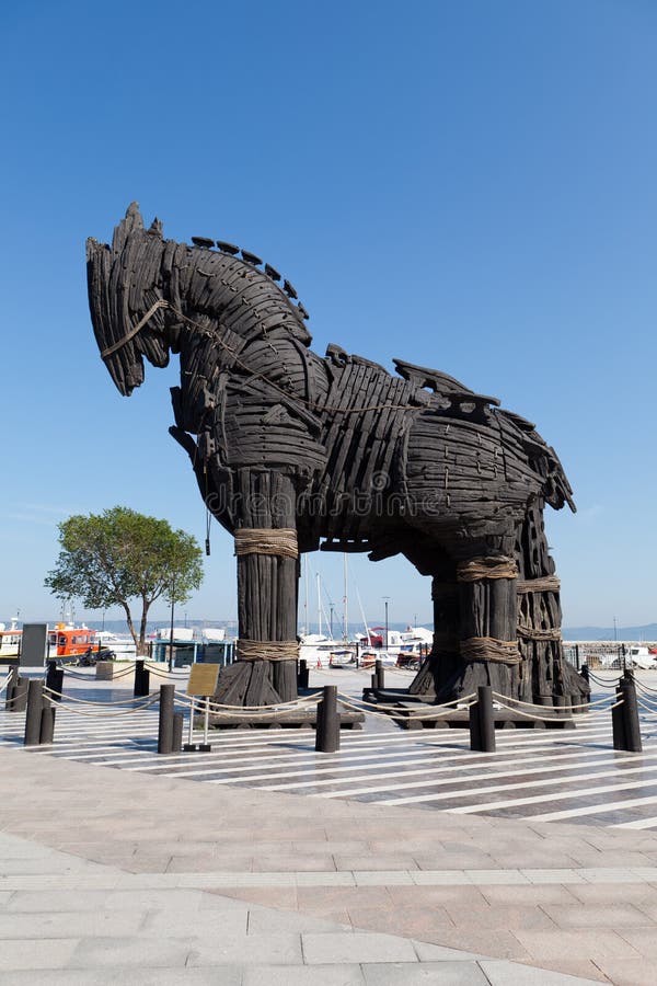 Cavalo De Troia De Madeira Em Canakkale, Turquia Imagem de Stock Editorial  - Imagem de turismo, marco: 93925579